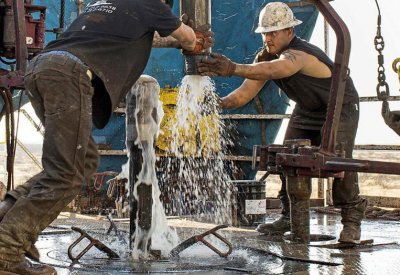 بيكر هيوز : عدد حفارات النفط في أمريكا يسجل ثاني انخفاض في ثلاثة أسابيع