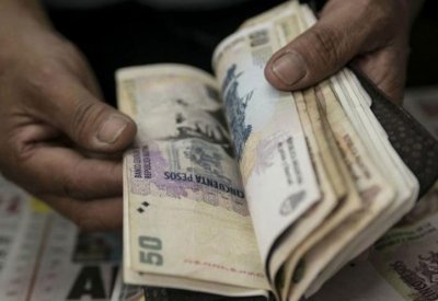 عملة الأرجنتين تواصل الصعود لثالث يوم بعد تعليقات لمحافظ البنك المركزي