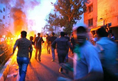 "العقوبات والغضب" يشعلان النار في عمائم ملالي طهران