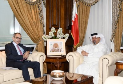 وزير المالية يجتمع مع السفير البريطاني لدى المملكة