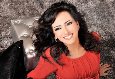 أمل عرفة تجمع نجوم سوريا ولبنان ومصر