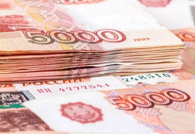 تراجع عملة روسيا.. 70 روبل لكل دولار مستوى قياسي