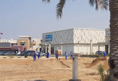 مدير بلدية "الجنوبية" يتفقد المرحلة الأولى لتجميل مدخل الزلاق