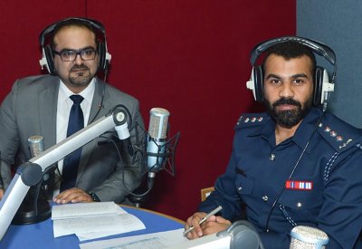 انسيابية مرورية في بداية العام الدراسي.. ومجلة وطني بين أيدي الطلبة