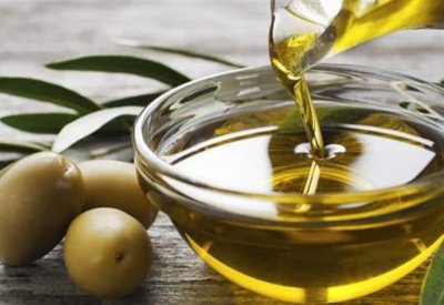  تناولوا زيت الزيتون على معدة خاوية.. إليكم فوائده! 