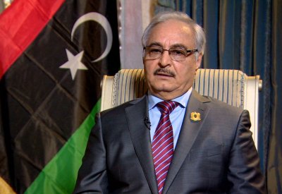 اتهامات لنجل حفتر بسرقة مصرف بنغازي.. وفيديو "يبرئ"