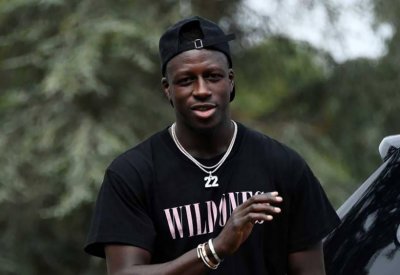 مان سيتي يفقد نجمه الفرنسي لفترة غير محددة