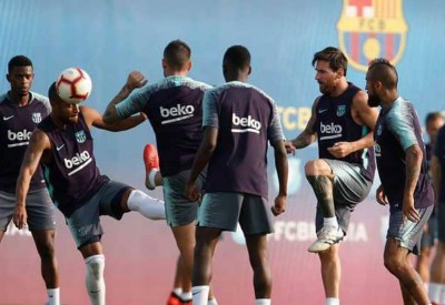 ميسي يفاجئ زملاءه في التدريبات