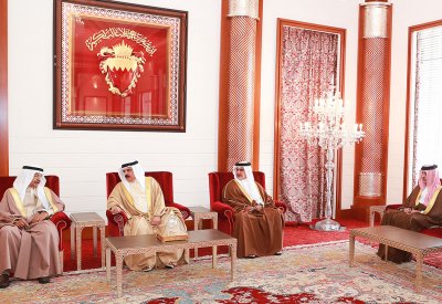 جلالة الملك يبحث مع سمو رئيس الوزراء وسمو ولي العهد التطورات الإقليمية والدولية