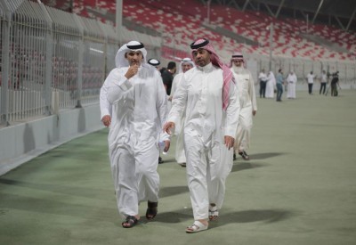 الشيخ علي بن خليفة يتفقد مرافق استاد البحرين الوطني