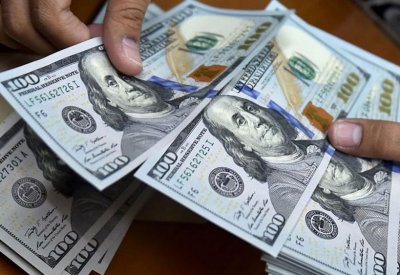 توقف خسائر الدولار والاسترليني ينتعش