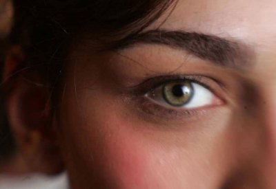  أطباء يحذرون من "خطأ بسيط" قد يسبب العمى