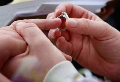 كم من الوقت تحتاج لتقع في الحب؟.. دراسة تكشف الإجابة الصادمة