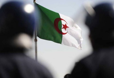  الجزائر.. الأمن يطوق العاصمة لمنع احتجاجات آلاف العسكريين