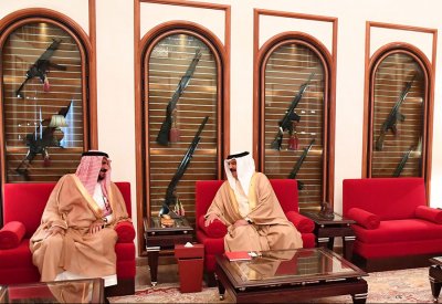 جلالة الملك المفدى يستقبل الشيخ حمد بن راشد الجبر النعيمي وأبناءه