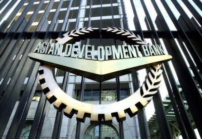 بنك التنمية الآسيوي: تباطؤ نمو اقتصادات دول آسيا جراء التوترات التجارية
