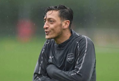  أوزيل يضع مدرب منتخب ألمانيا في موقف محرج