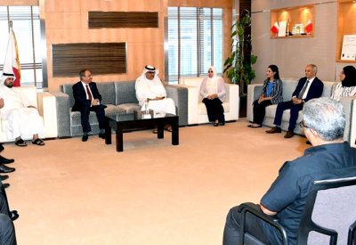 وزير الاشغال يستقبل القائمين على مشروع مدرسة سمو الشيخة موزة بنت حمد آل خليفة