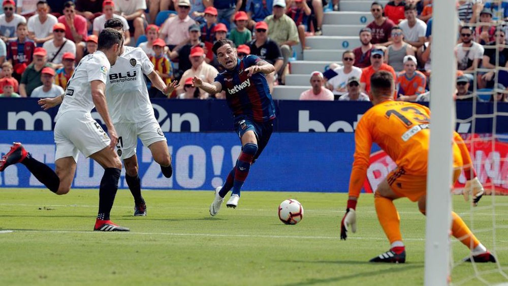 فالنسيا يتعادل مع ليفانتي ويفشل في تحقيق فوزه الأول