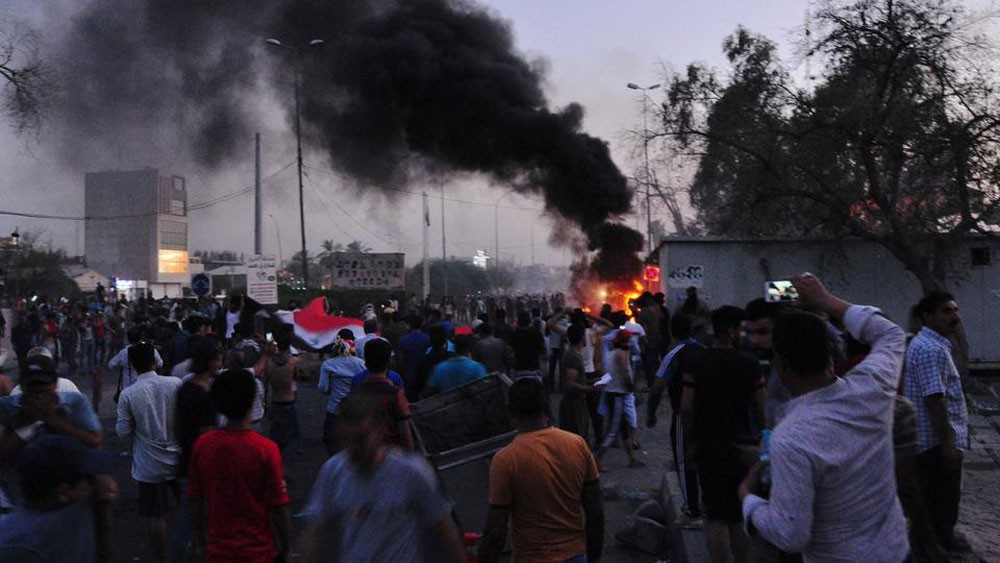 العراق.. محتجون يجتمعون عند مدخل حقل نفطي في البصرة