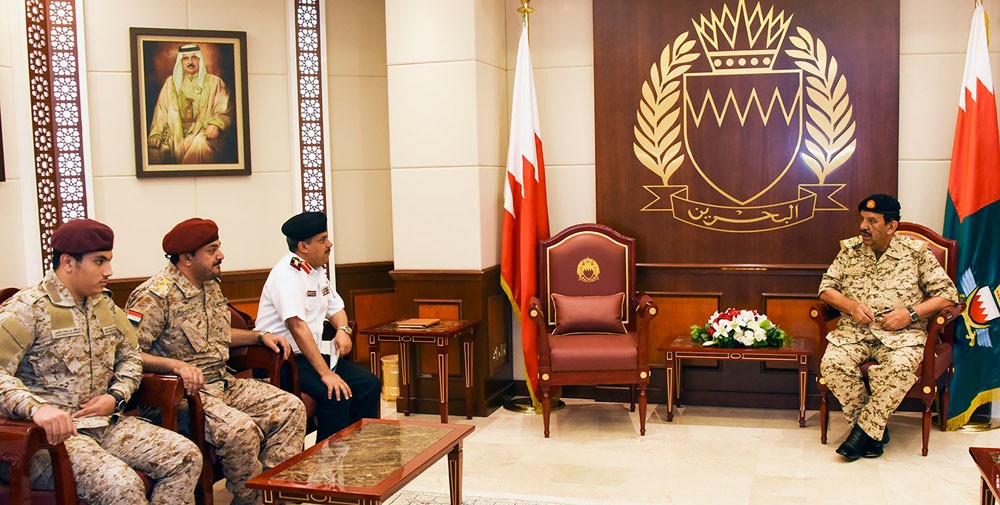 القائد العام يستقبل أسرة الشهيد العميد الركن محمد الأحمر