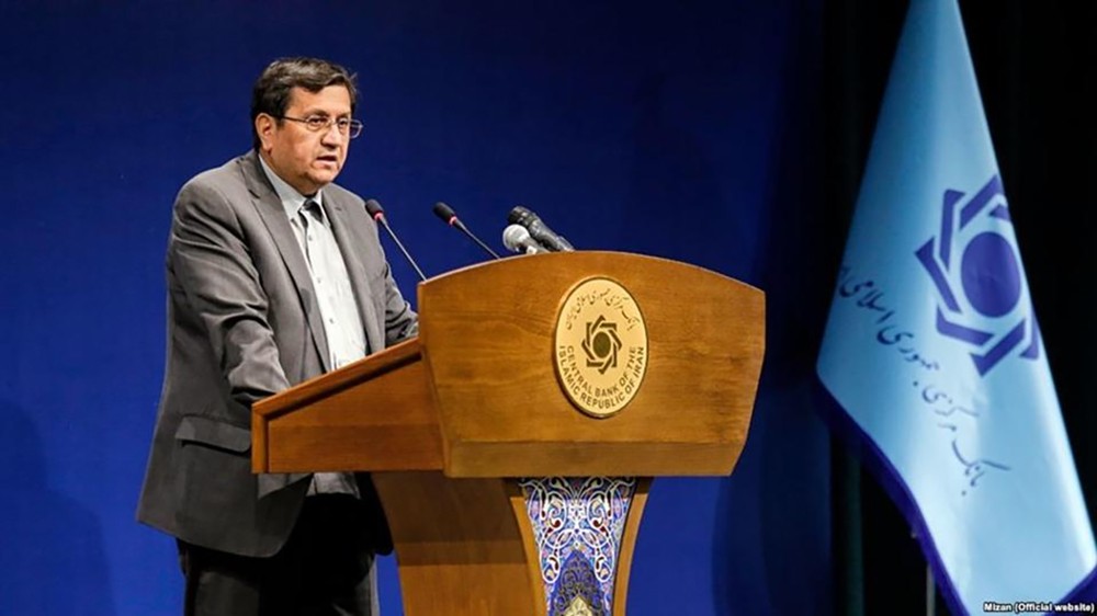 ريال إيران يهوي.. والبنك المركزي يتمسك بمال النفط