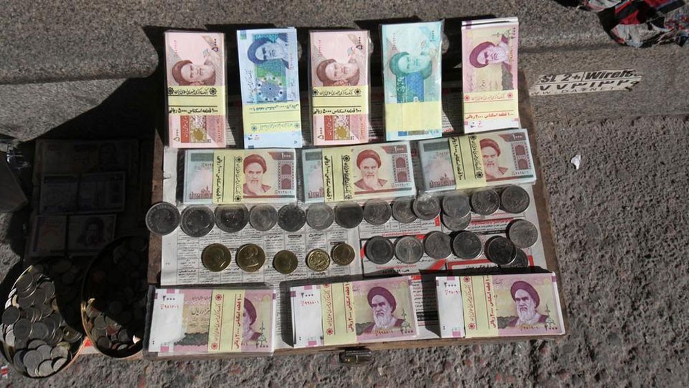 فوربس: اقتصاد إيران على خطى كارثة فنزويلا