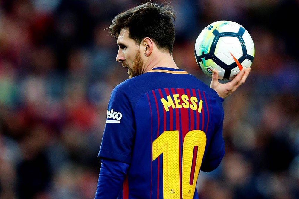 ميسي يلمح لإمكانية رحيله عن برشلونة الإسباني