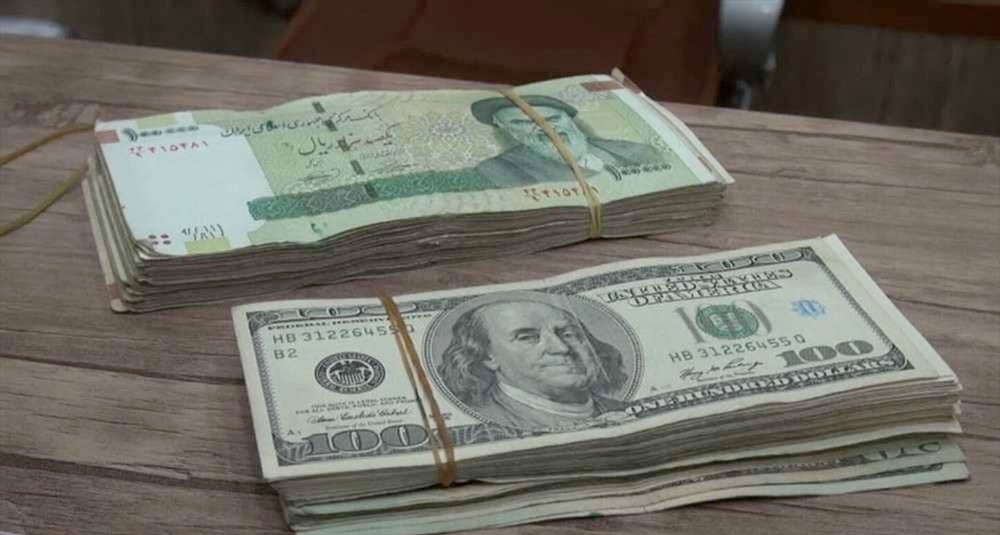 إيران في مهب الدولار.. الريال ينهار ويصل إلى مستوى قياسي