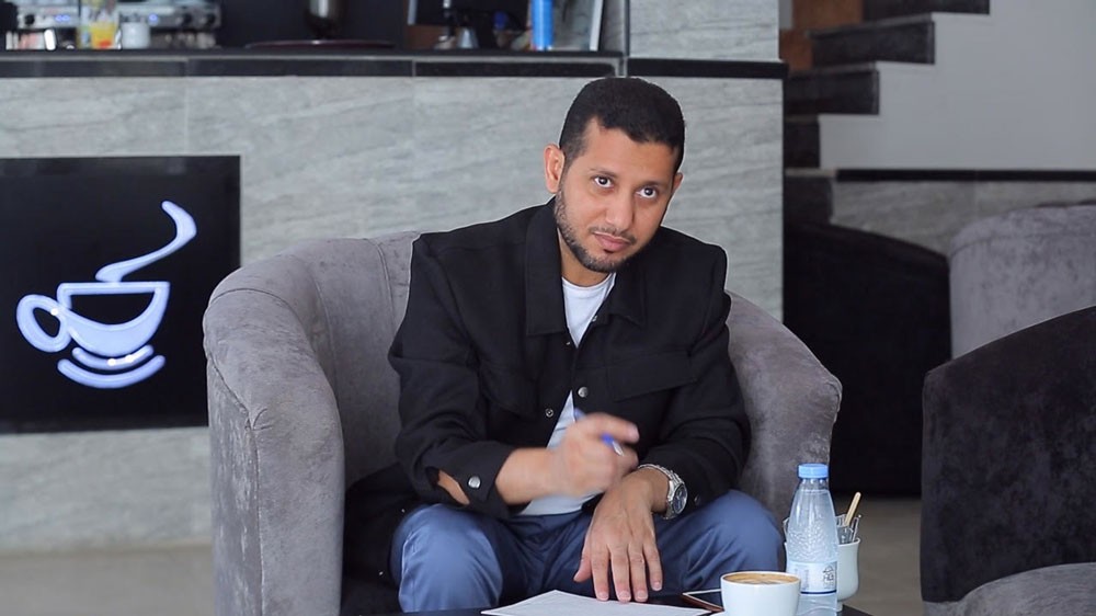 اقرأ تقدم لمشاهديها ( فنجان قهوة )