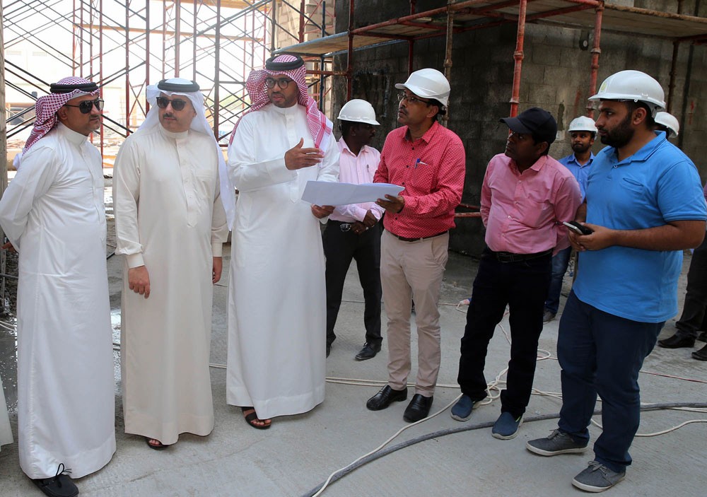 الحاج  يتفقد مشروع المقر الإداري بنادي المالكية