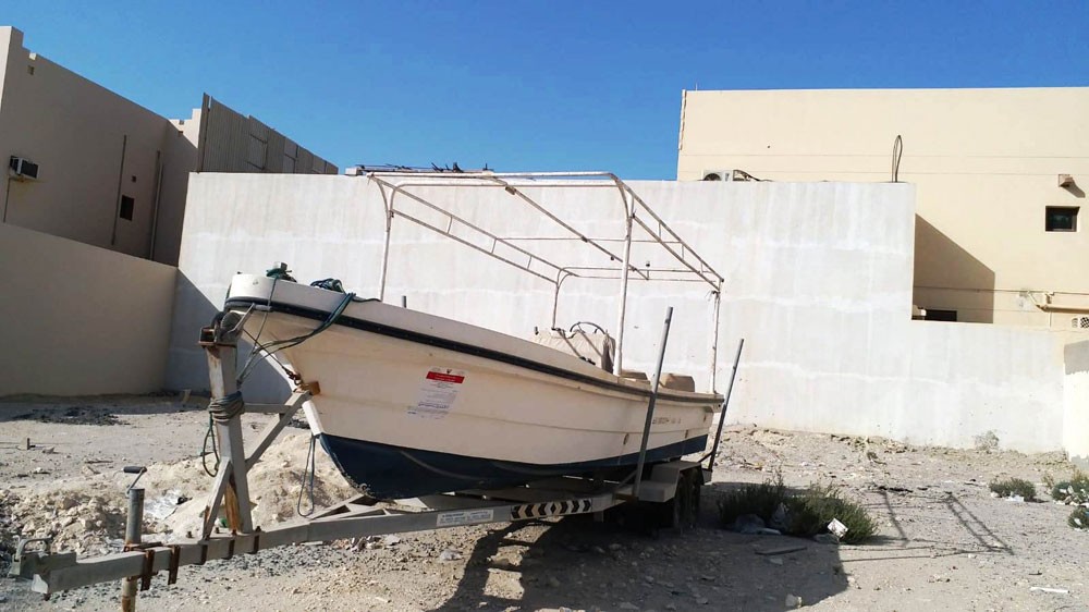 بلدية "الجنوبية" تزيل 30 قارب يشغل الطريق العام