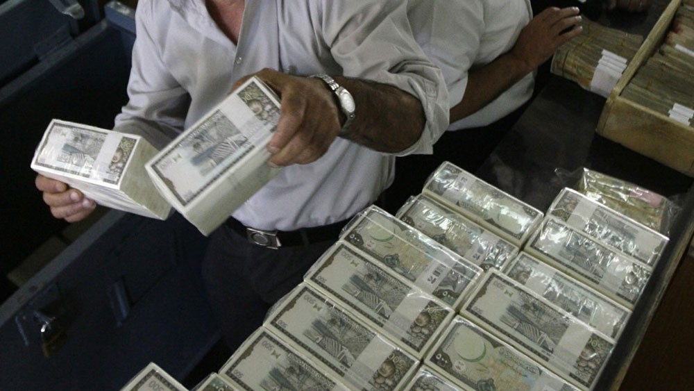 3 آسيويين يعملون في "برادة" يستولون على 300 ألف دينار
