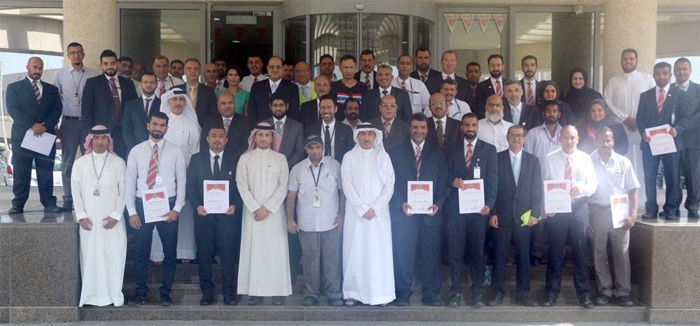 شركة خدمات مطار البحرين (باس) تكرم 42 موظفا متميزا