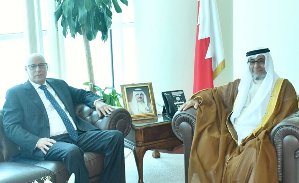 وزير شؤون المجلسين يستقبل السفير المغربي ويشيد بمستوى العلاقات بين البلدين