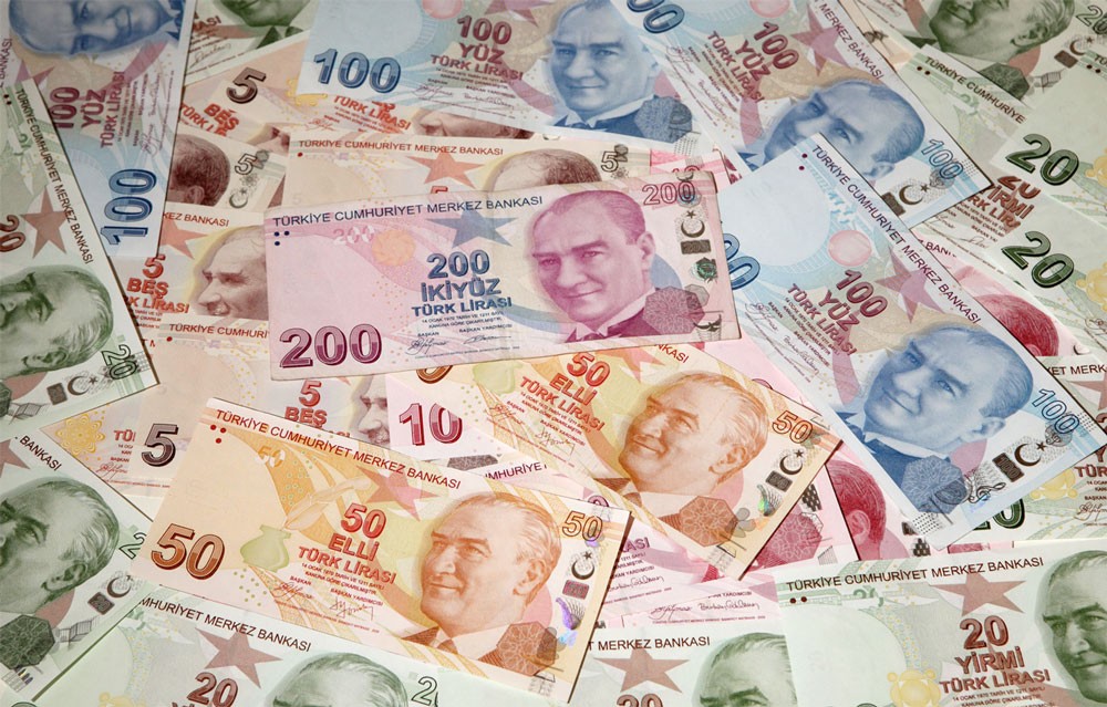 وكالة فيتش تخفض تصنيف أربعة مصارف تركية على خلفية مخاطر متزايدة