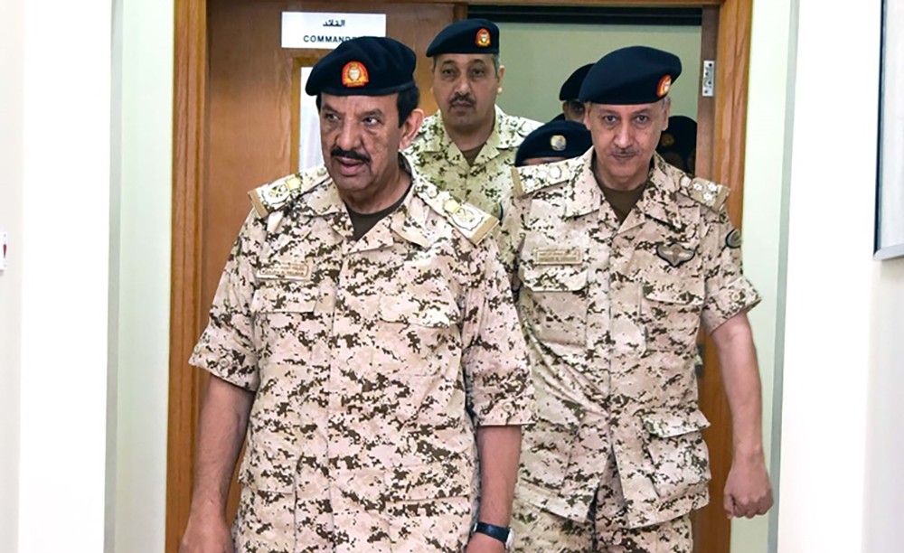 القائد العام لقوة دفاع البحرين يقوم بزيارة تفقدية لعدد من الوحدات
