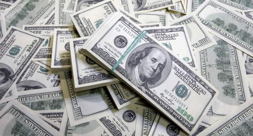 الدولار يرتفع ومستثمرون بانتظار اجتماع 3 بنوك مركزية
