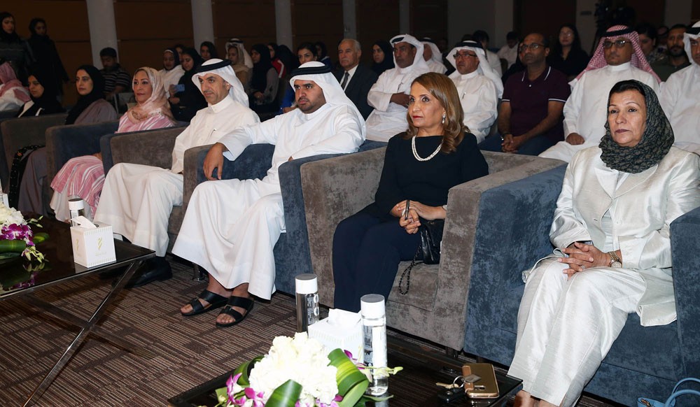 بحضور سمو الشيخ عيسى بن علي والجودر "الشباب" تدشن برنامج "رياضية"