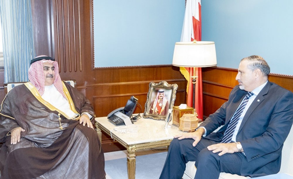 وزير الخارجية يستقبل منسق الأمم المتحدة والممثل المقيم لبرنامج الأمم المتحدة الإنمائي لدى البحرين