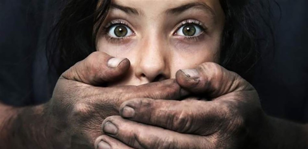  القبض على فنّان اغتصب 3 نساء بعد احتجازهن 