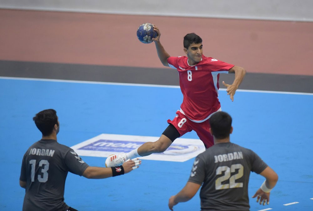 منتخب الناشئين لكرة اليد يحقق العلامة الكاملة في الدور الرئيسي