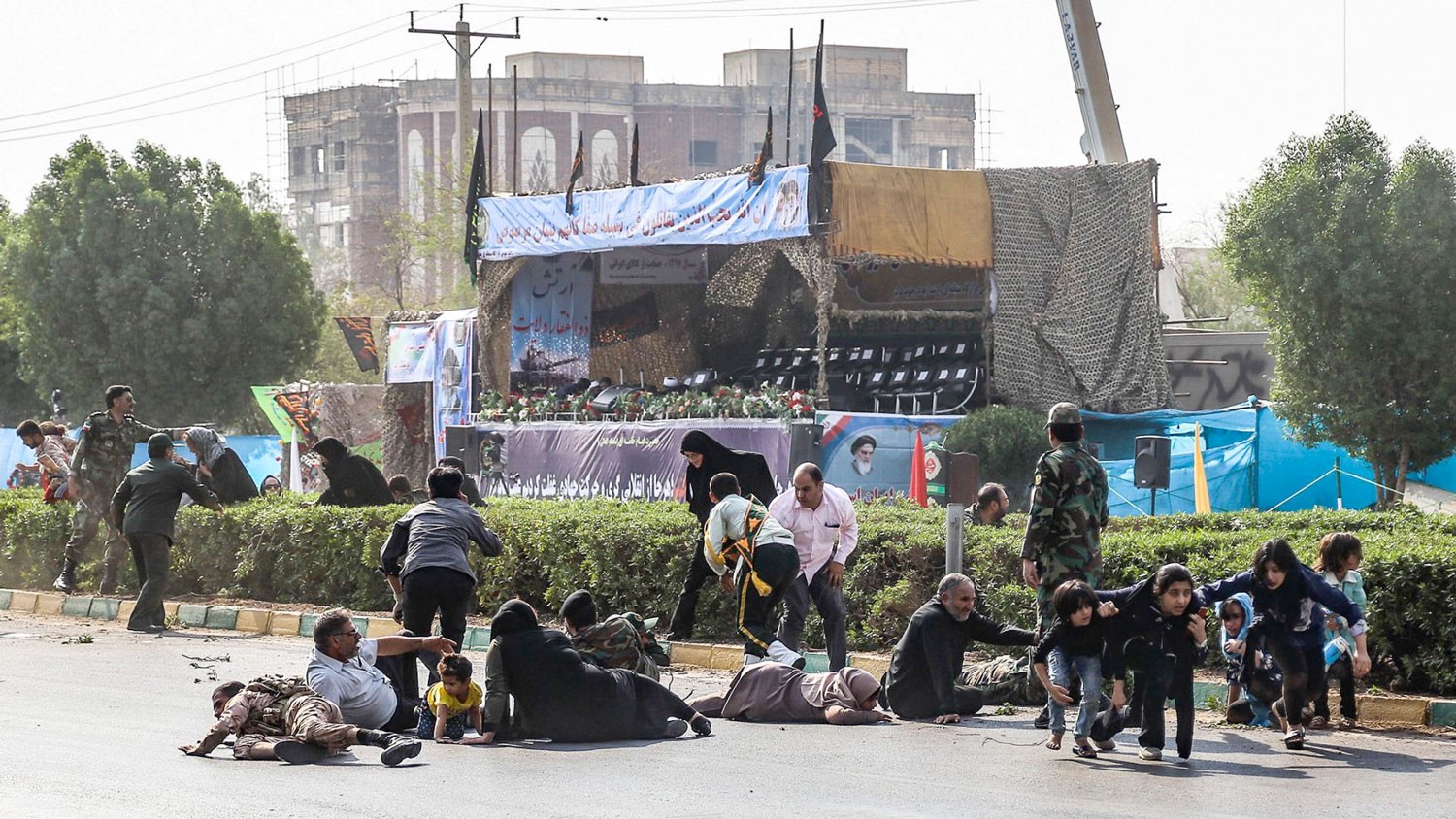 إيران: أوقفنا شبكة متصلة بهجوم الأهواز ونتوعد بالانتقام