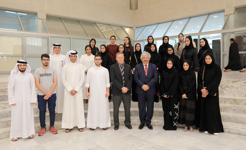 "المبرة الخليفية" تنظم جولة لطلبة برنامج رايات بجامعة البحرين