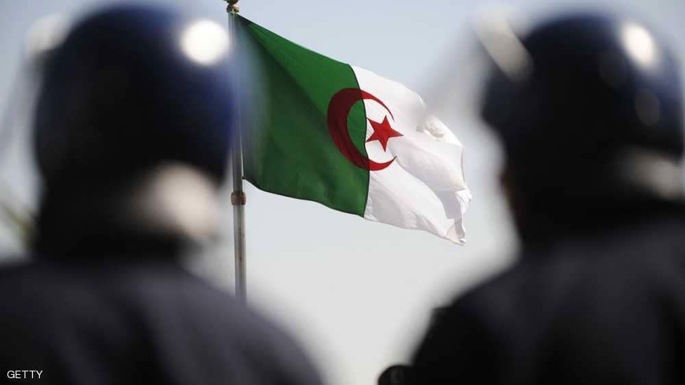  الجزائر.. الأمن يطوق العاصمة لمنع احتجاجات آلاف العسكريين