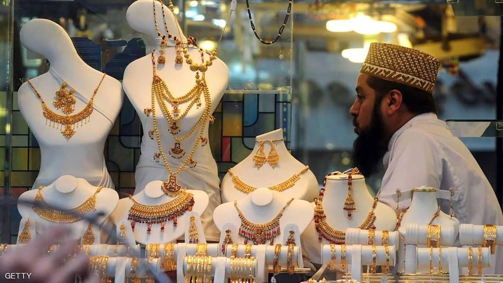 الذهب مستقر ويراقب تطورات الحرب التجارية