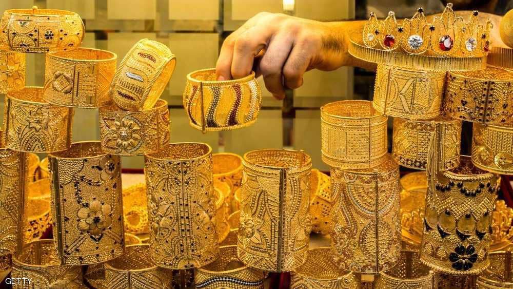  أسعار الذهب تهبط مع ارتفاع الدولار