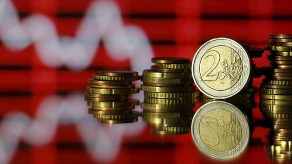 أنباء عن تأجيل اجتماع الميزانية الإيطالية تهبط باليورو