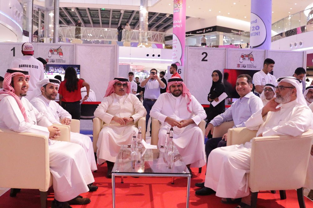 سمو الشيخ عيسى بن علي يفتتح بطولة الألعاب الإلكترونية للسلة
