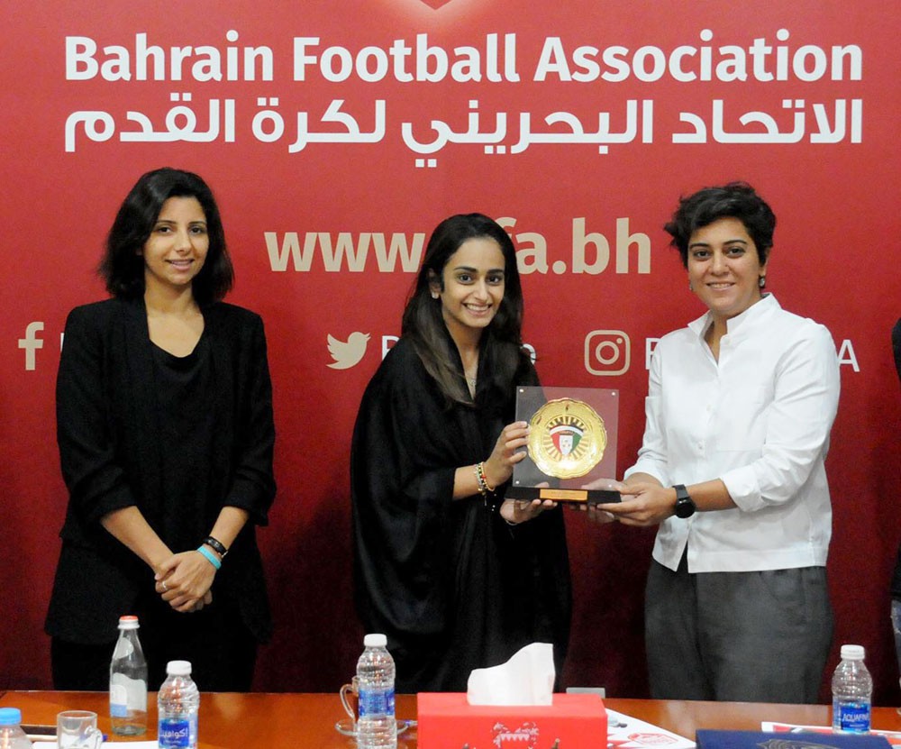 اللجنة النسائية بالاتحاد الكويتي تلتقي الأمين العام ورئيسة اللجنة النسائية باتحاد الكرة